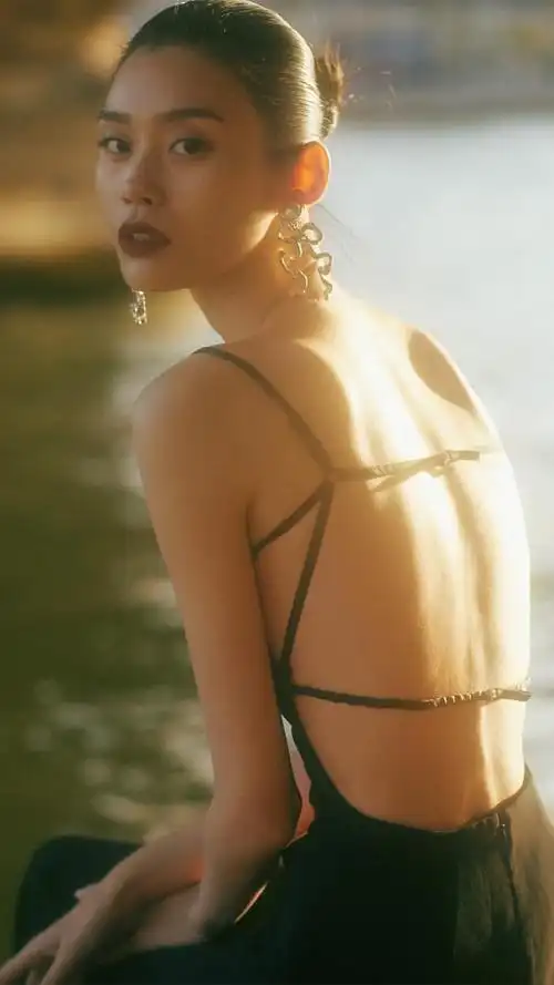 奚梦瑶黑色露背长裙撩人ins风神仙滤镜图片