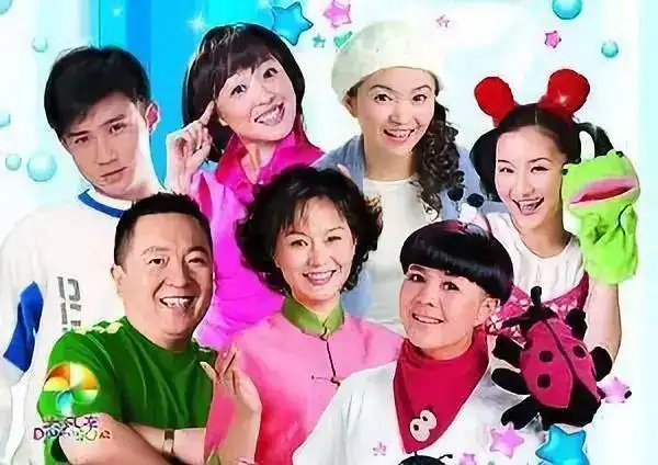 "大风车吱呀吱呦呦地转,这里的风景啊真好看.