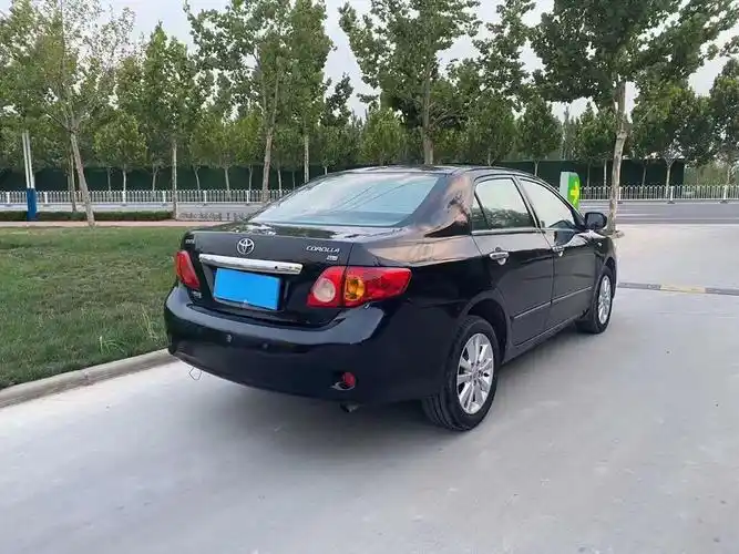 经典老款丰田卡罗拉品质是真的不错,看着很大气!