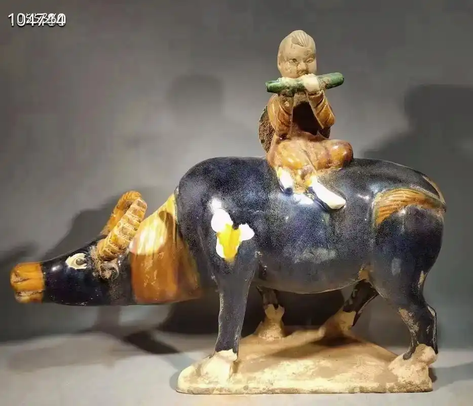 出土唐三彩牧童骑牛风水摆件一对,做工精致,包浆一流,品相如图