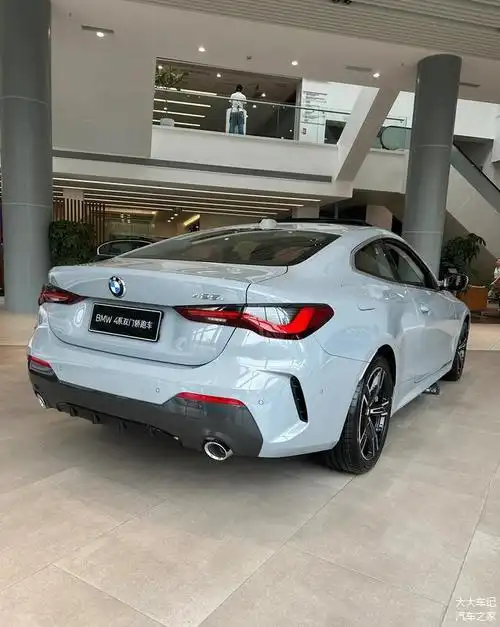 宝马4系双门轿跑m运动版:海湖绿车身瞩目登场!