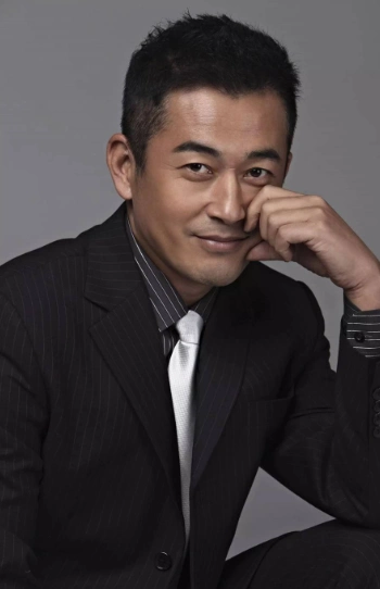 就被团里派到中央戏剧学院进行深造,与娟子,傅彪,林京来是"中戏"同窗