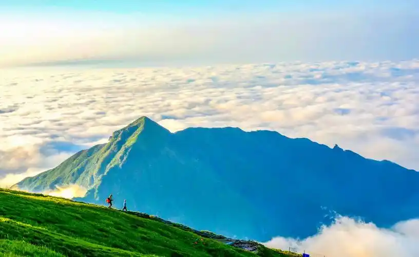 武功山景区因拥堵被迫限流!你可以通过这组实拍照片欣赏她的美