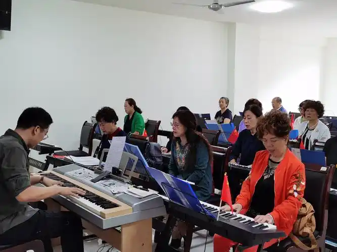 乐山市老年大学电子琴班开课啦!