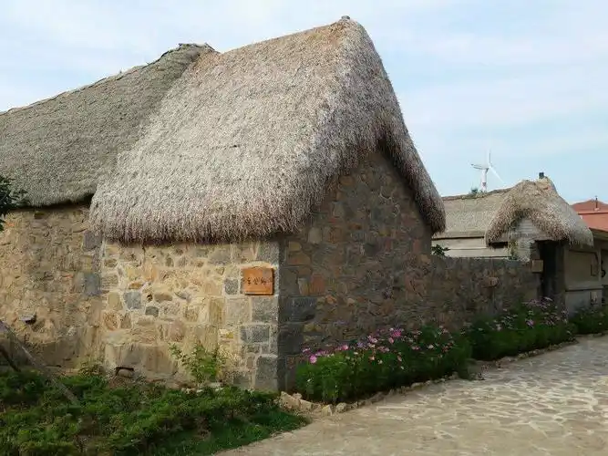 威海胶东特色民居,中国历史文化民村东楮岛海草房民居