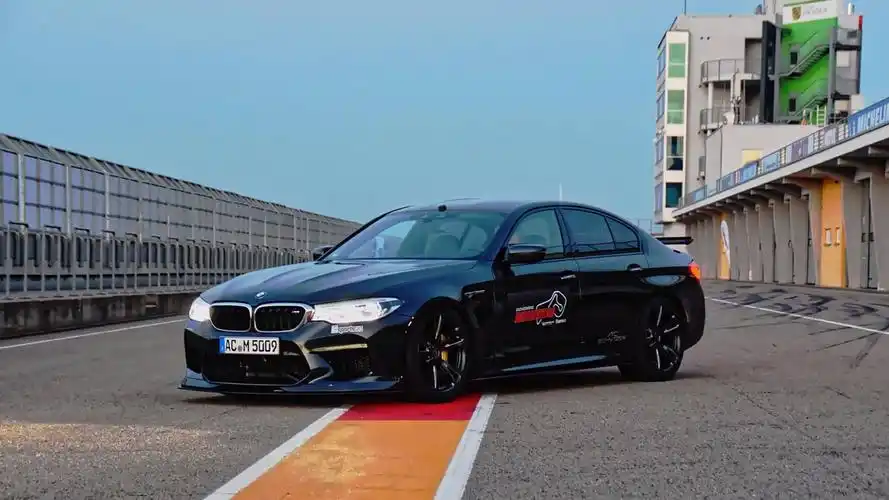 acschnitzer爆改宝马m5雷霆版零百33秒极速310kmh