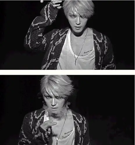 韩国歌手金在中的《just another girl》宣传海报.