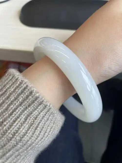 和田玉  ##手镯  ##玉镯    一手货源,一件也是批发价,支持无理由