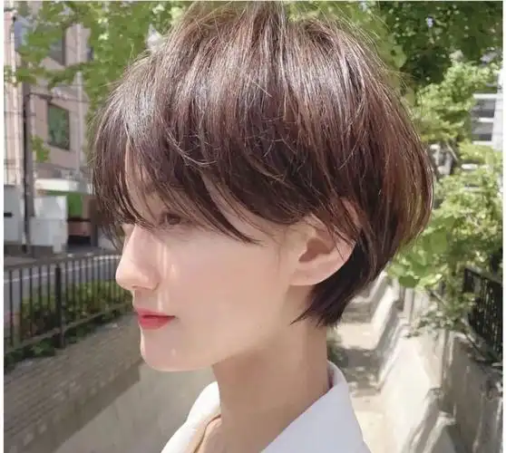 今夏最火短发来了,挂耳短发纹理烫,潮流发色就是不一样插图8