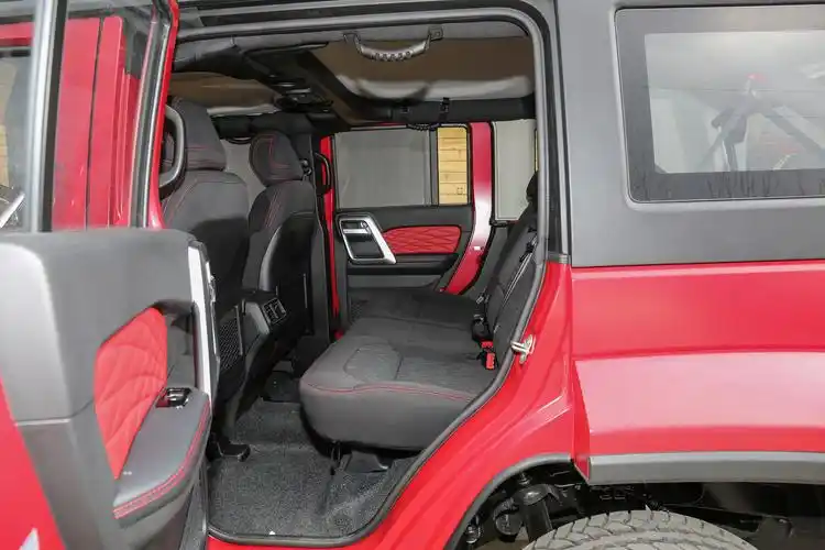 体验北京bj40:外观硬派,内饰科技,动力配置丰富