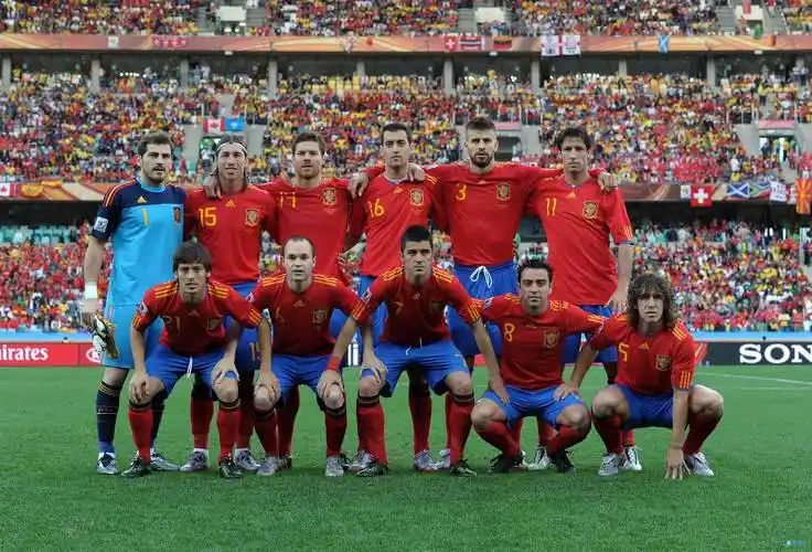 官方:34岁布斯克茨从西班牙国家队退役,结束15年斗牛士生涯_支持_队友