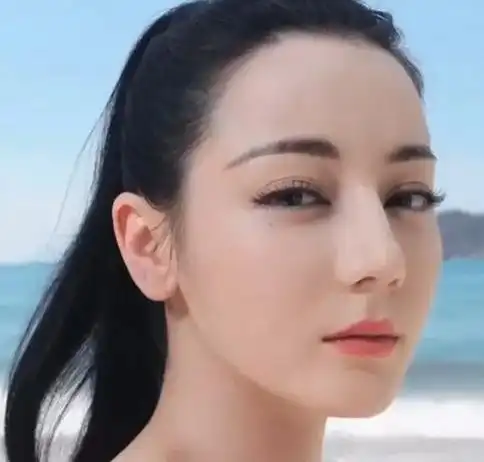 31岁迪丽热巴怼脸照曝光这状态是认真的吗