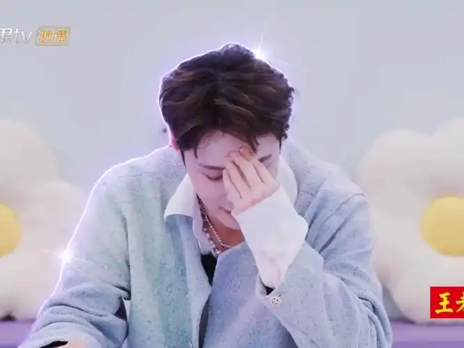 张艺兴超话#张艺兴百分百出品#  小羊宝宝看自己的归零路演看害羞了