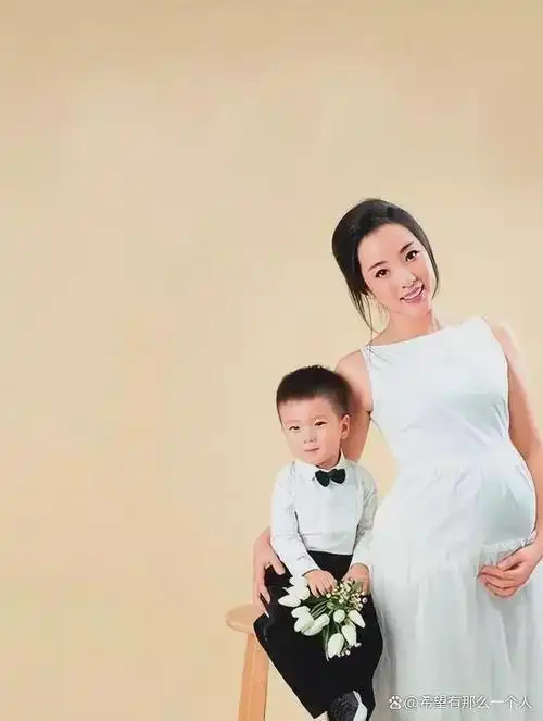 李思思突然发文,短短23字暴露被弃用真相,失色背后道尽无奈