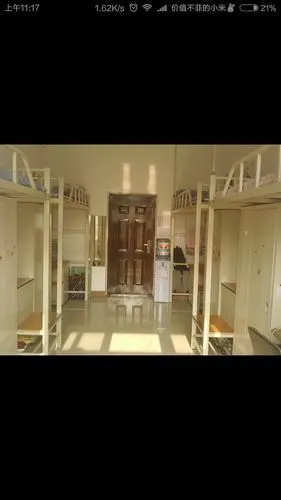 晚上躺在被窝里的时候会想啊,我长大后的大学宿舍应该是特别美好的