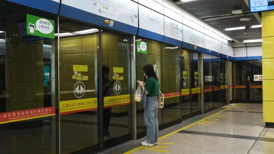 广州地铁2号线08x105106市二宫站进站(嘉禾望岗方向)