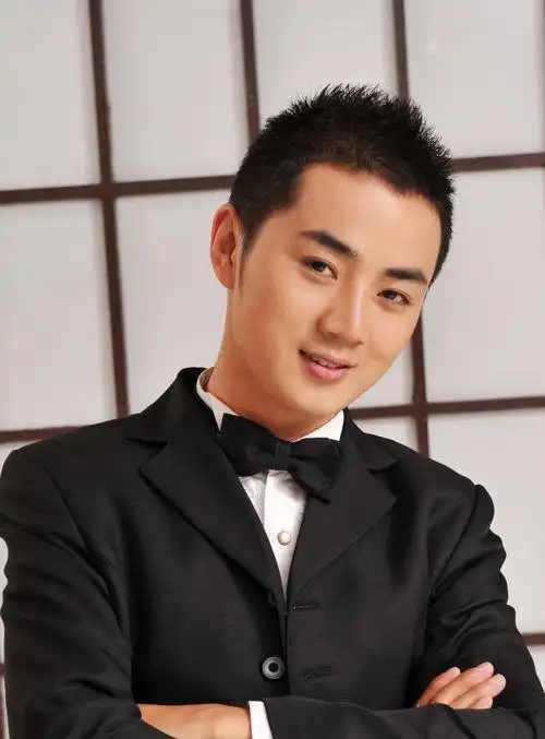 短碎发男生帅气发型大全