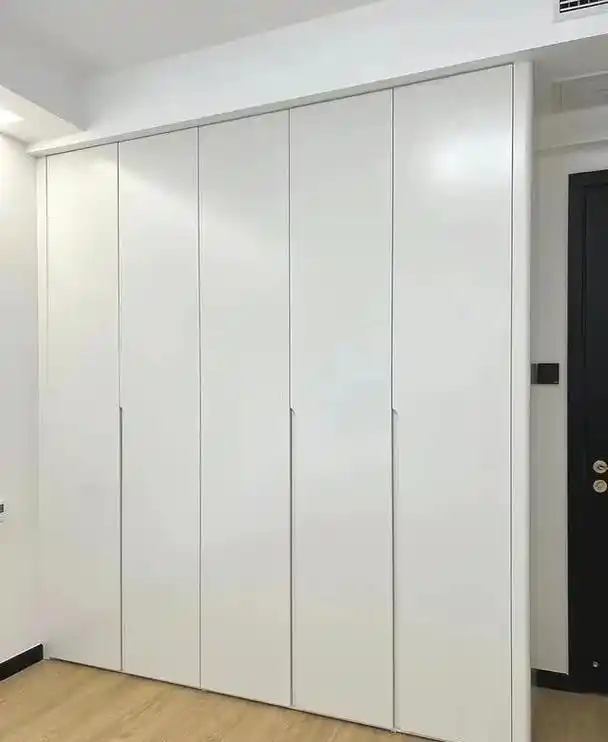 被年轻人追捧的一门到顶衣柜,真的适合你家吗?看完再决定也不迟