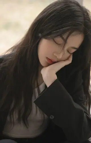 高冷气质女神迷人养眼眼神撩人写真图片