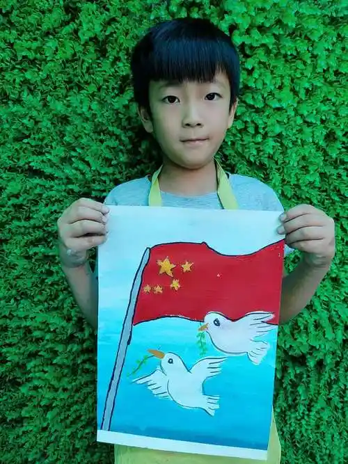 十点班《国旗与和平鸽》