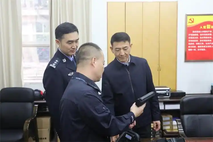 省法院法警总队总队长 刘佰利到自贡法院调研指导警务