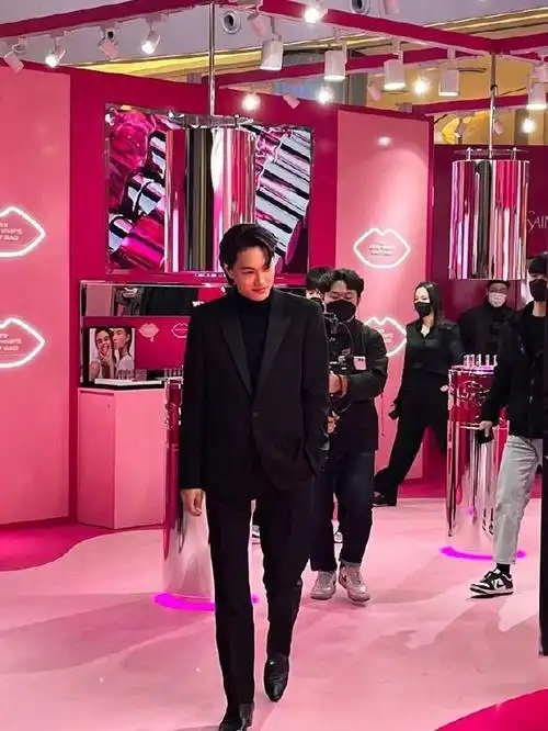 「exo」「新闻」220105 kai今日出席ysl beauty快闪店活动|金钟仁