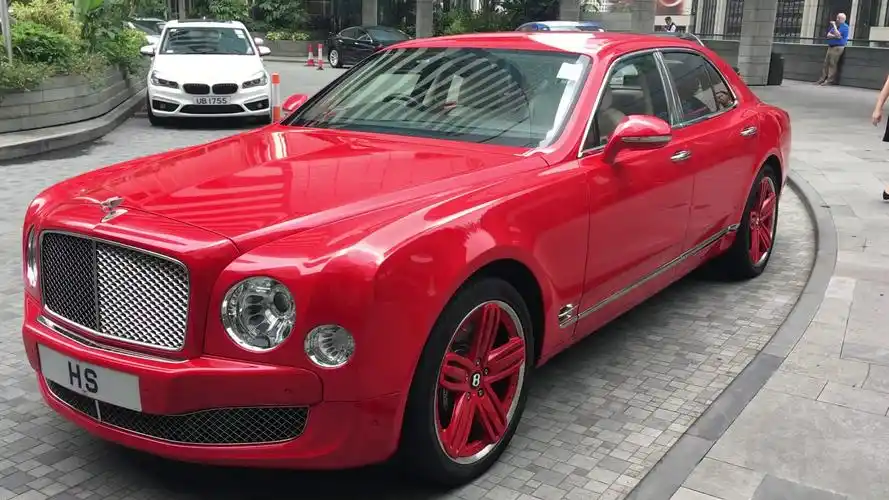 【香港街拍】全红色镶钻风标宾利慕尚--bentley mulsanne_哔哩哔哩