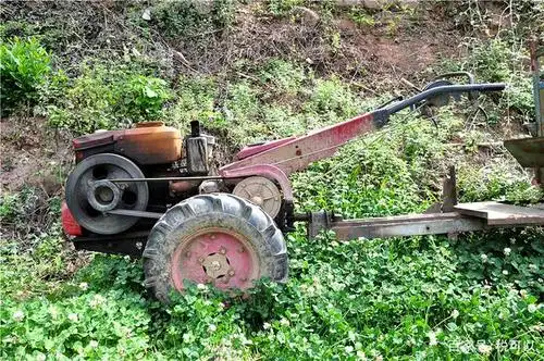 剑阁普安镇随拍:这种手扶拖拉机,小时候很多人都见过!