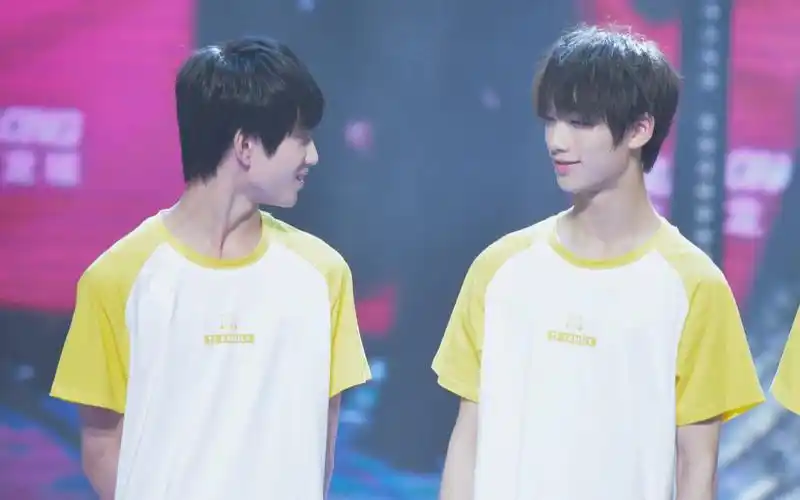 丁程鑫x敖子逸牵心朋友