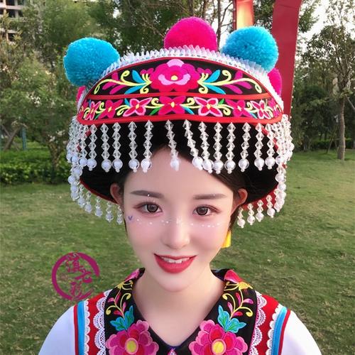 楚雄彝族女帽 彝族绣花大帽 彝族左脚舞蹈毛球帽子头饰头戴式 民族