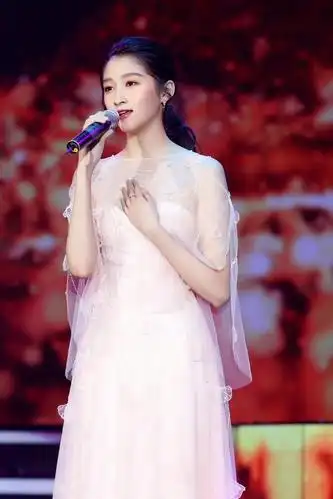 青年演员受质疑? 关晓彤回应:站着说话不腰疼