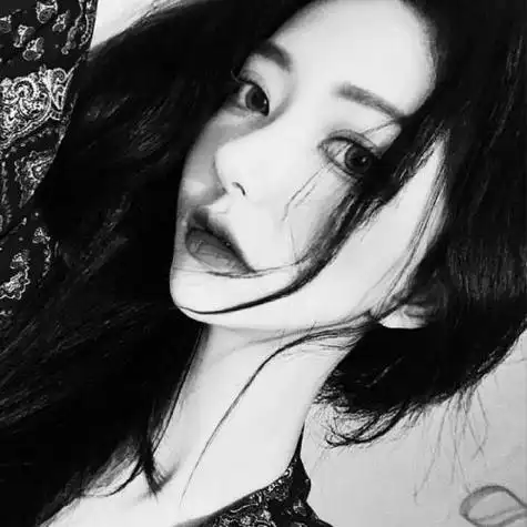 特别酷的女生头像黑色,彼此安好互不扰-黑白头像
