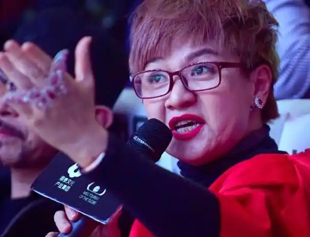 一部代表作都没有却高高在上当评委娱乐圈的闹剧何时结束