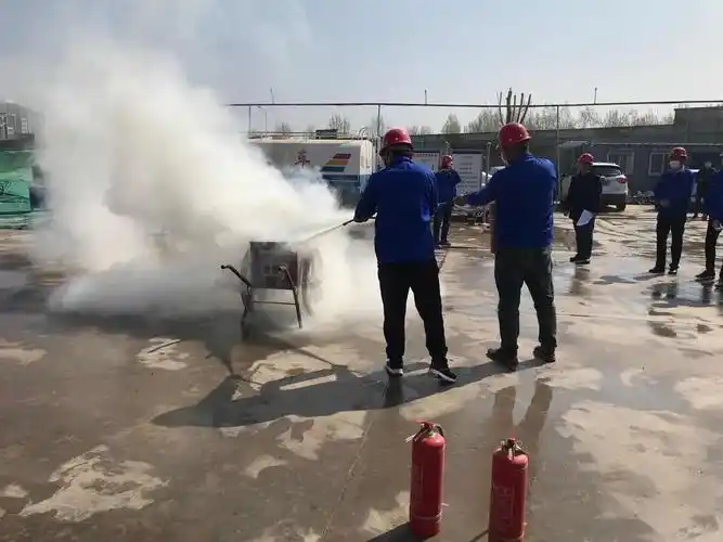 住建局组织开展建筑工地实战消防应急演练 - 美篇