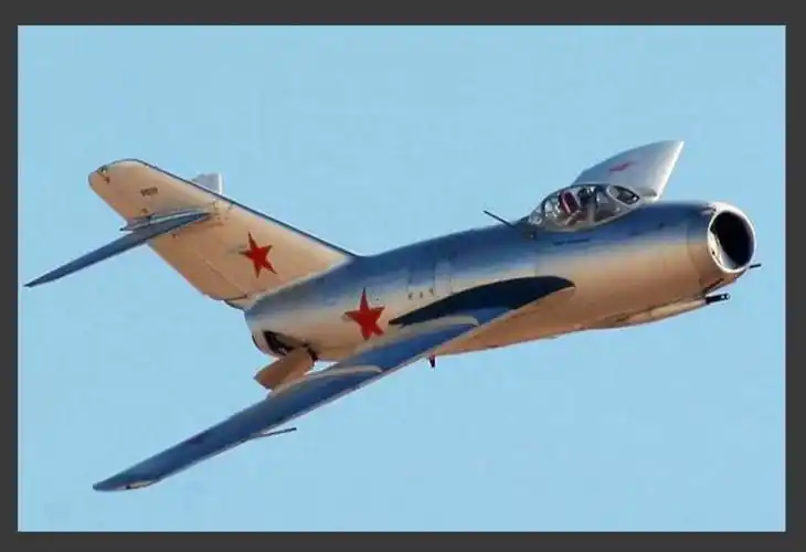 抗美援朝战争中,中国空军使用的是米格-15战斗机.