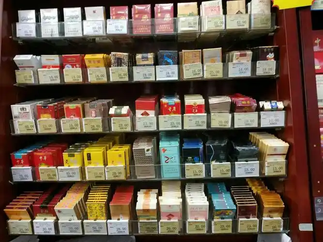 融汇温泉店香烟陈列