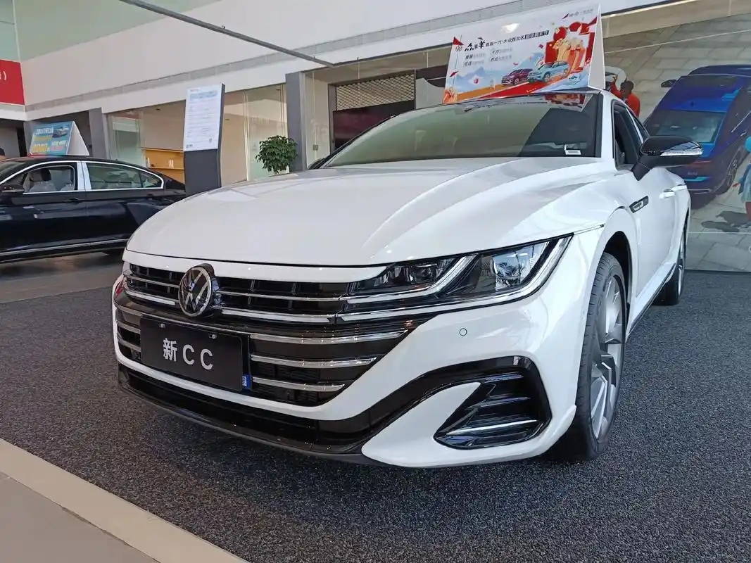 一汽大众新款cc轿跑最美大众车型超帅的无边框车门掀背式后备箱车场长