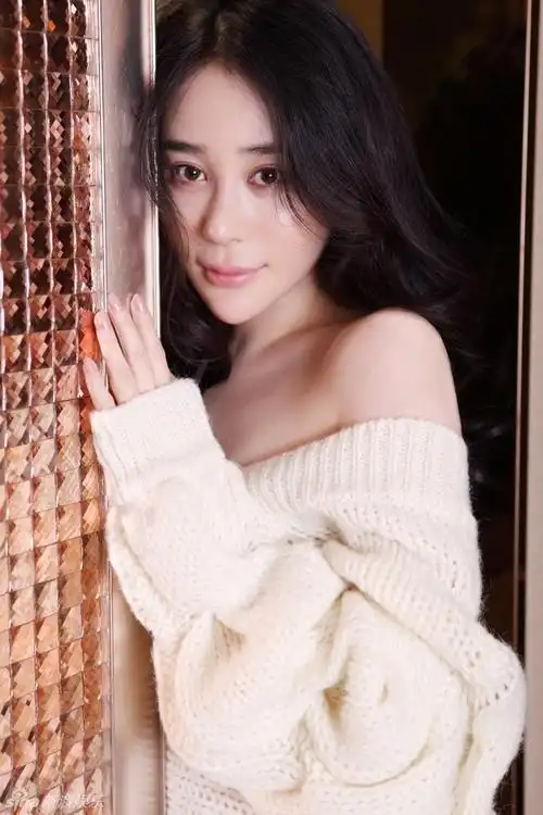 姜欣雨拍居家写真