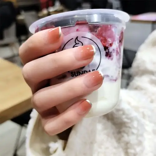 渐变金边短款少女儿童美甲假指甲贴片网红抖音小红书外贸韩国甲片