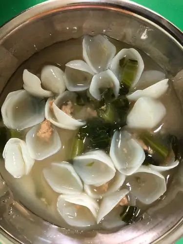 下午点:青菜肉丝蚬壳粉