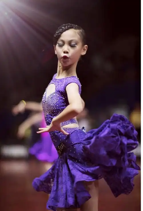 女子单人精英b组拉丁舞选手 高嘉怡 第六名