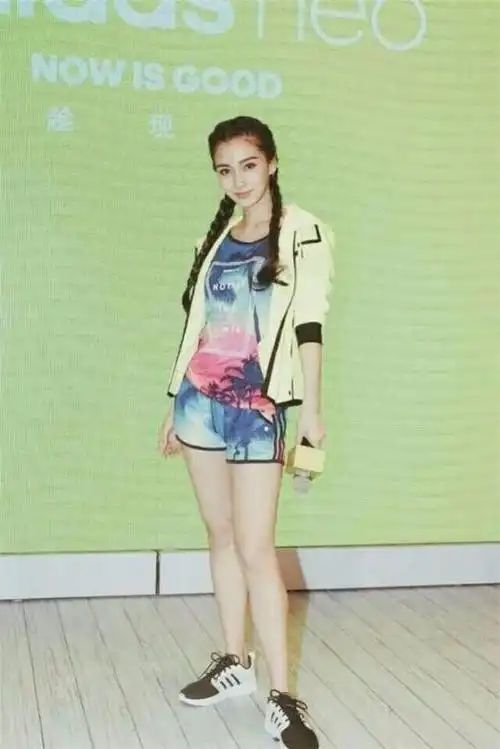 angelababy身高168cm?看路人拍的照片就知道她多高了!