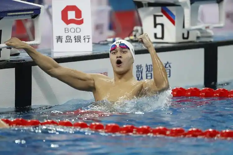 新浪直击游泳冠军赛孙杨男子100米自由泳决赛夺冠
