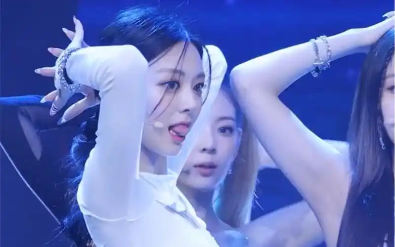 【申有娜怼脸直拍】211014 mcd《swipe》-itzy 身材绝了99