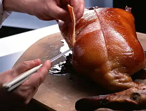 培训方式: 现场手把手教学,学员亲自动手操作 培训内容: 北京烤鸭培训