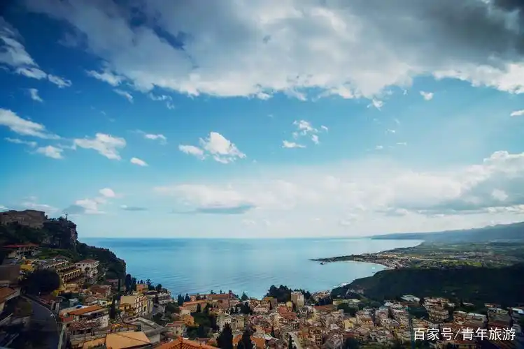 进入佛罗里达的景区,映入眼帘的是一幅美丽的风景图,让人陶醉其中