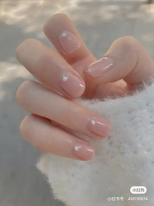 裸色美甲简直太温柔了