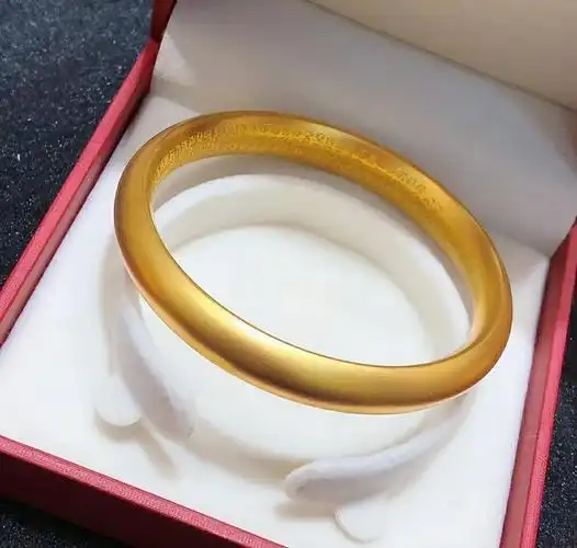 女子长期佩戴"金手镯",身体会有哪些变化?听听医生的回答