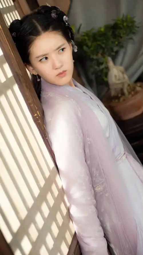 天雷一部之春花秋月春花赵露思