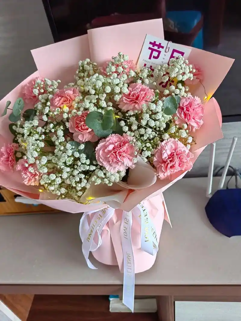 特别的节日 #一束花的仪式感 有一种炫富,叫儿子买的,有一种体面